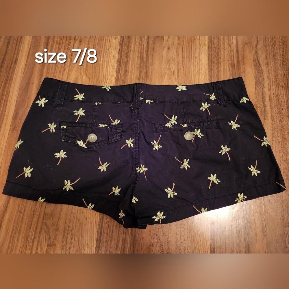 Aeropostale Palm Tree Shorts - Picture 2 of 3